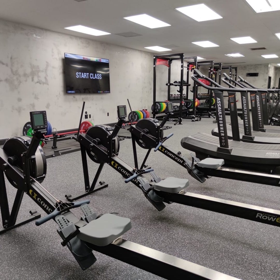 Rowers and treadmills lined up under the heart rate screen